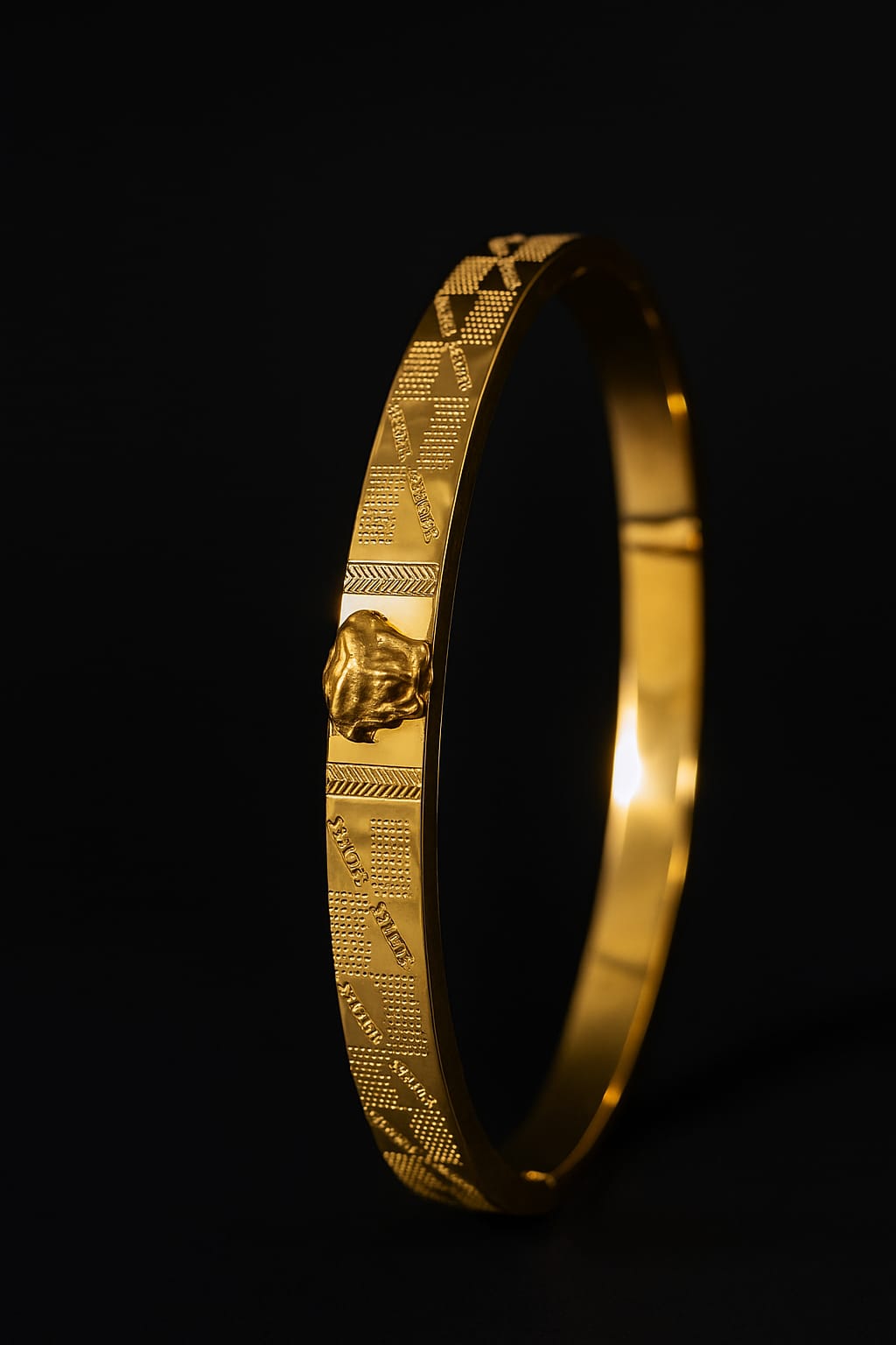Classic Pattern Gold Bangle