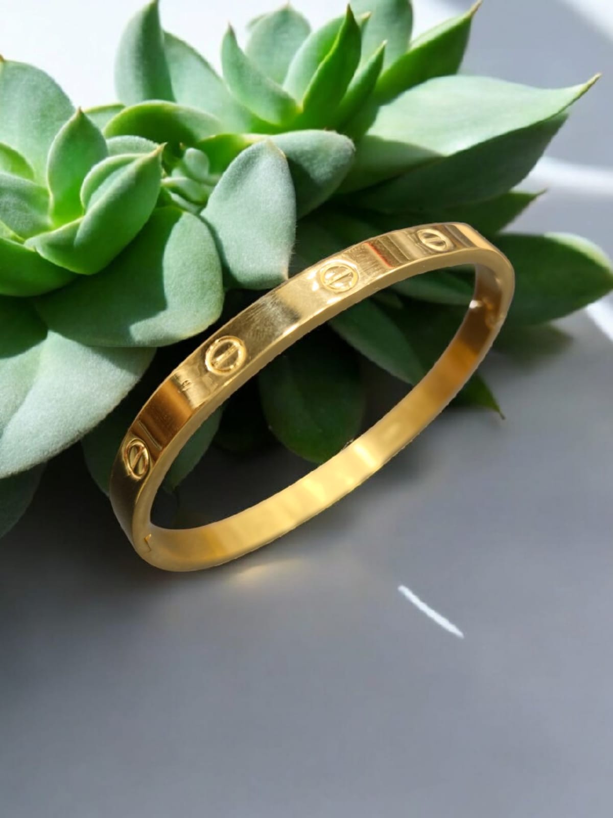 Nature Refined Gold Bangle