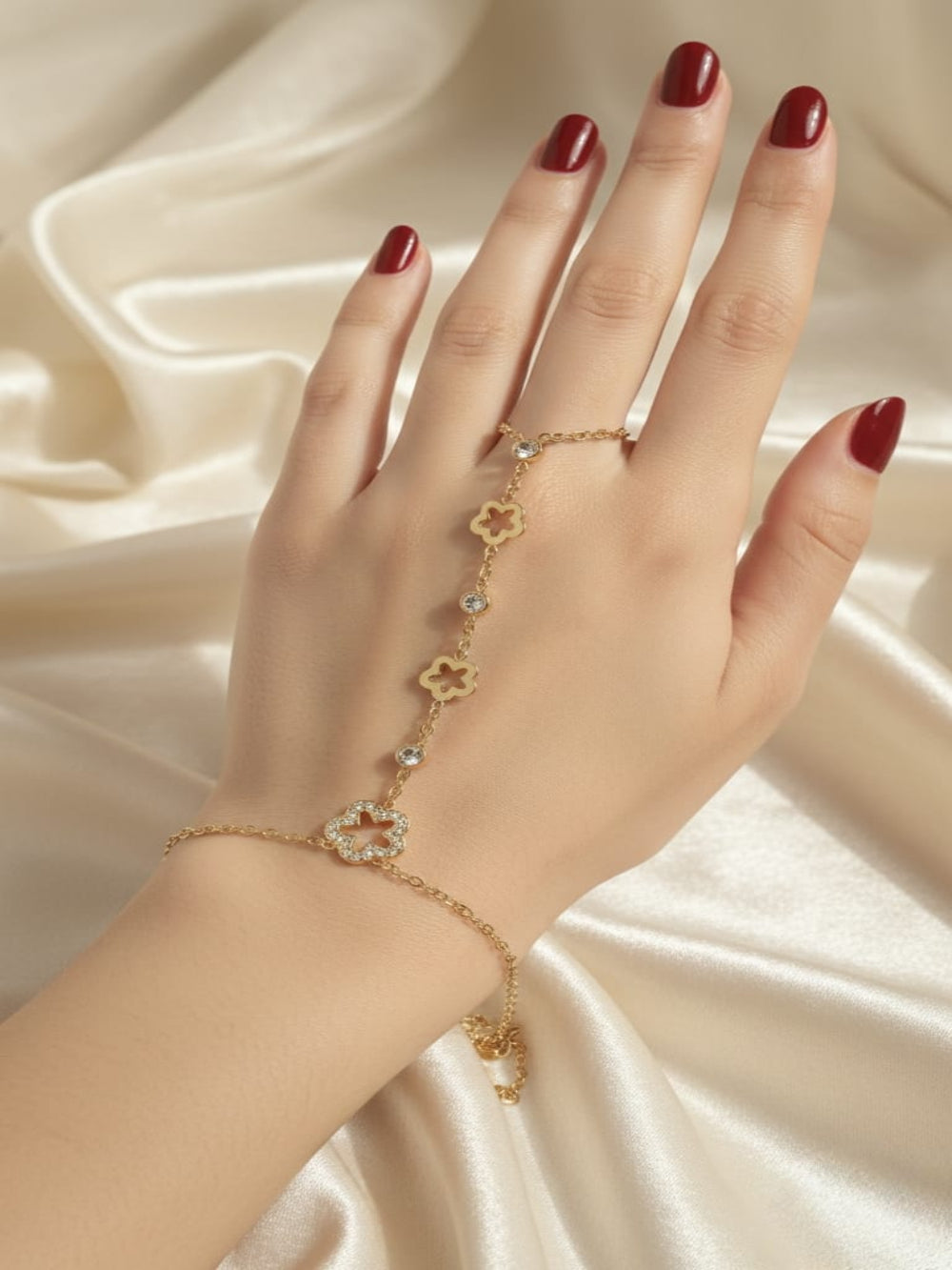 Floral charm Ringchain