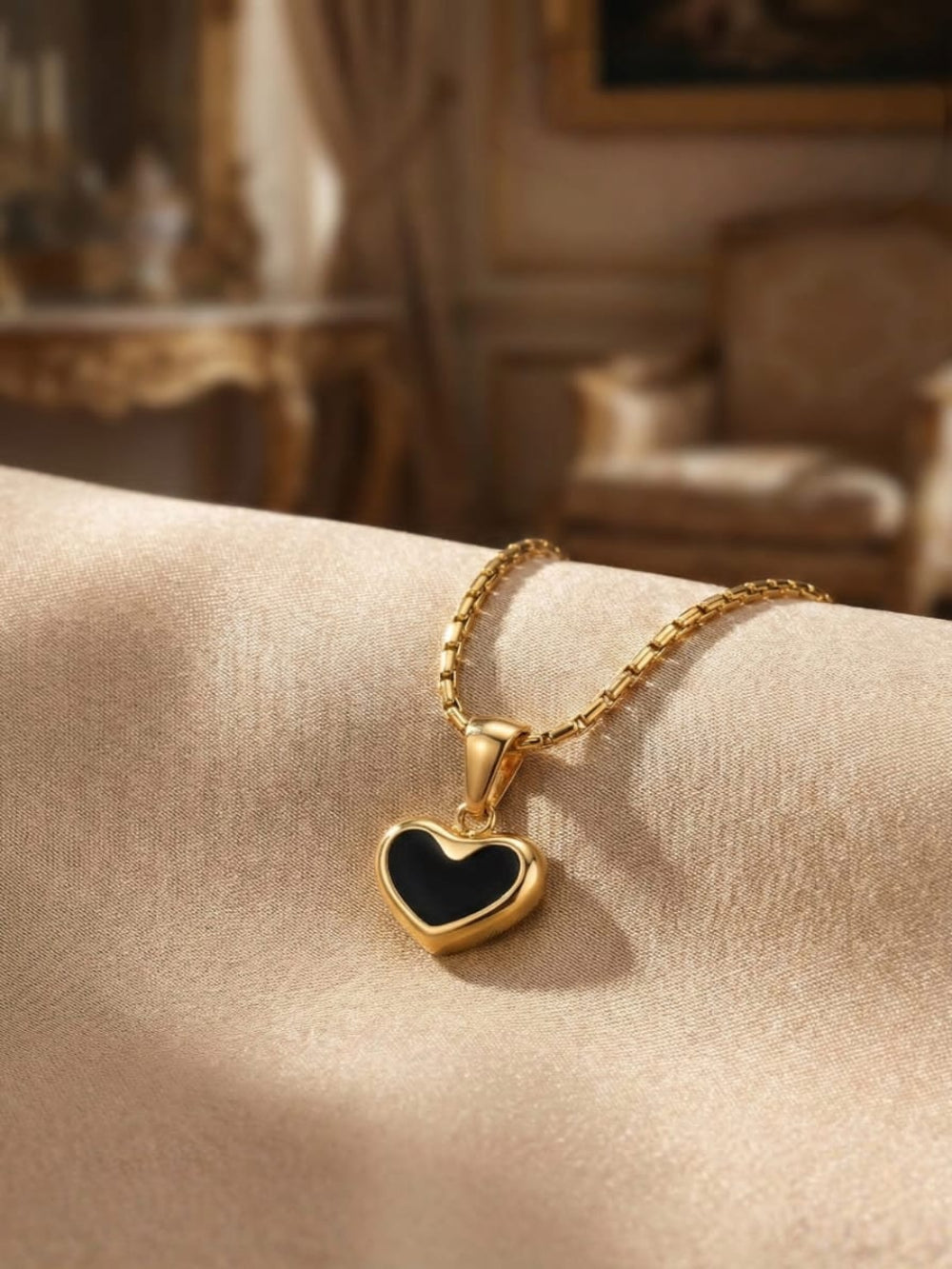 Luxury black heart gold necklace