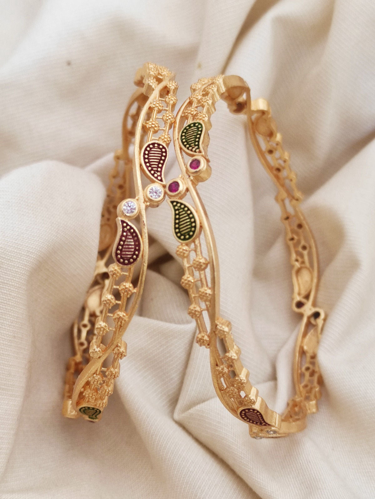 Designer Paisley Motif Openwork Bangles