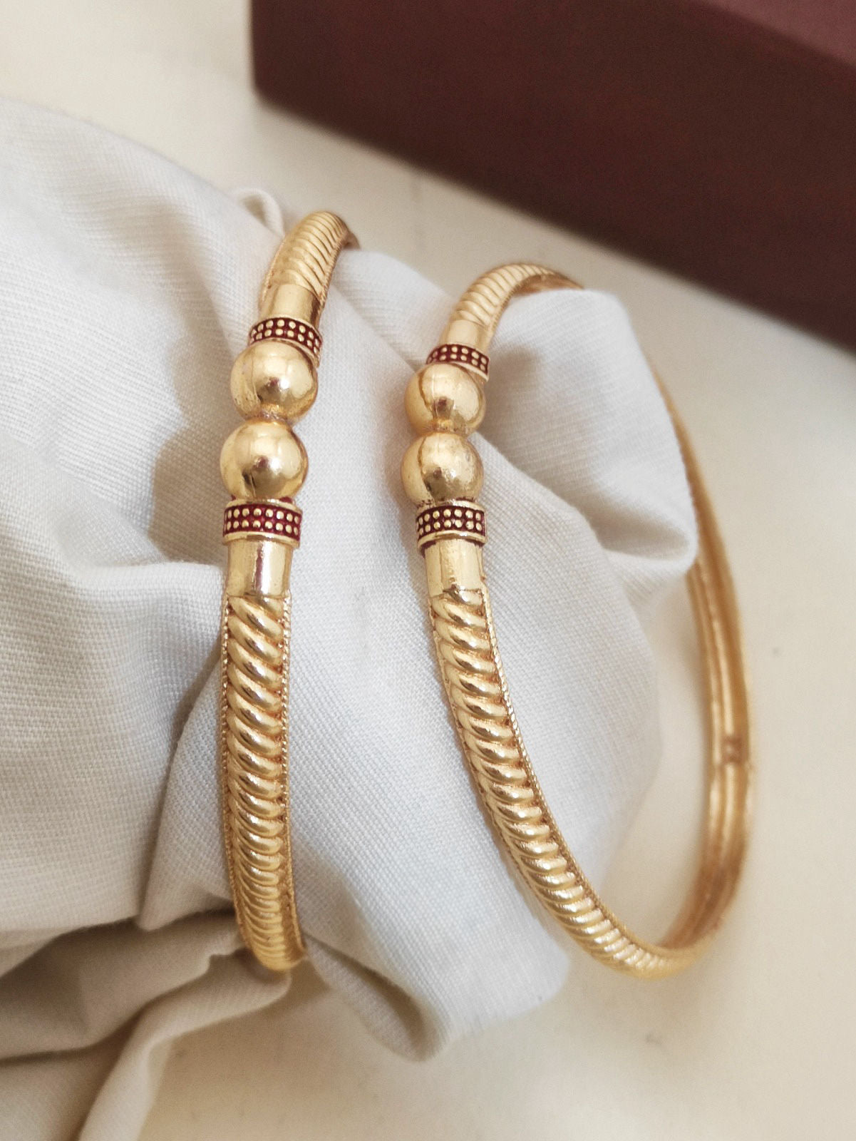 Elegant Spiral Bead Gold Bangles