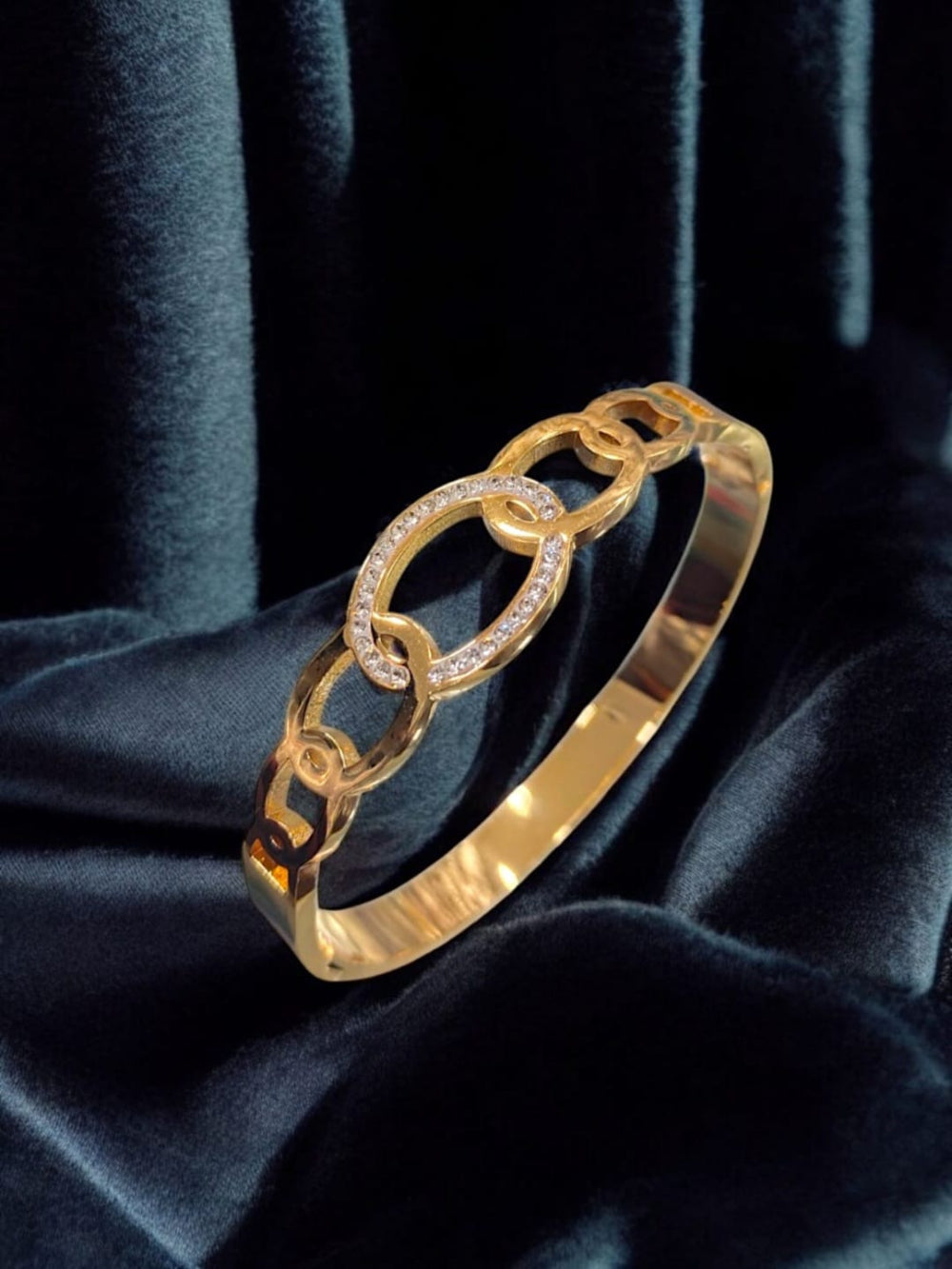 Samaira Goldtouch Braclet