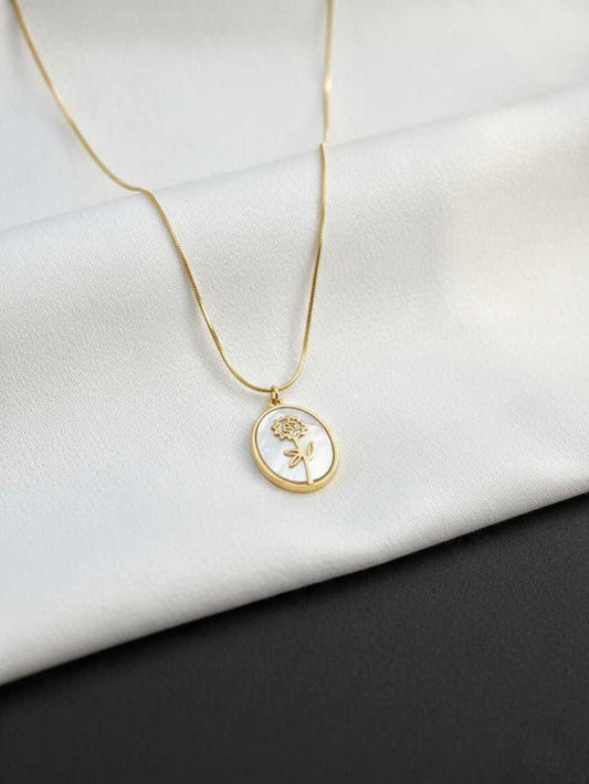 Stylish flower pattern gold pendant necklace