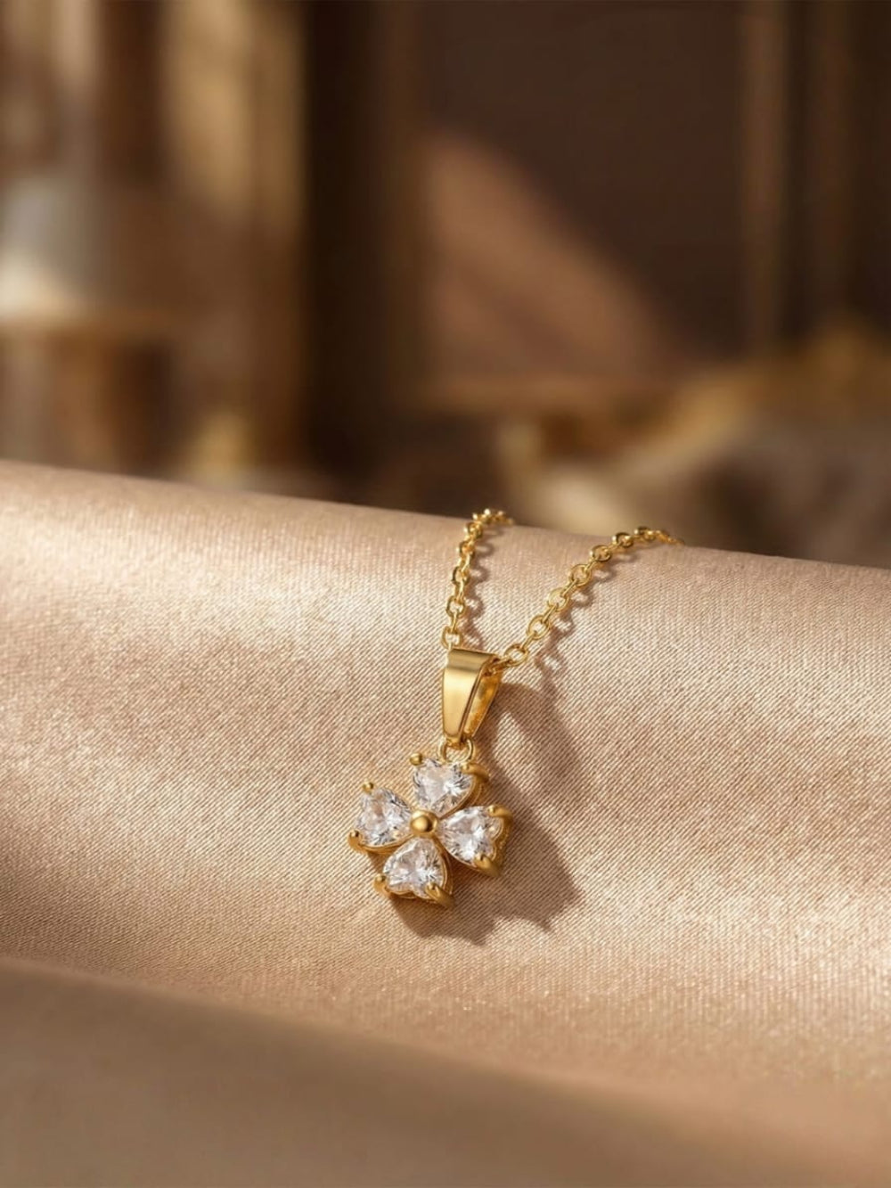 Flower design gold pendant necklace