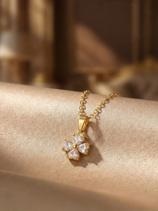 Flower design gold pendant necklace